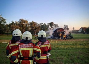 KFV Bodenseekreis: Ballenpresse in Vollbrand in Hefigkofen