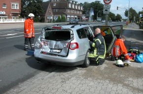 Polizeiinspektion Harburg: POL-WL: Auffahrunfall wegen abgelenktem Fahrer ++ Seevetal/Maschen - Einbruch in Schule