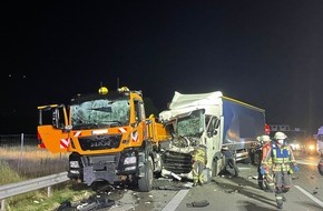 Feuerwehr Norderstedt: FW Norderstedt: LKW-Auffahrunfall auf der Bundesautobahn 7