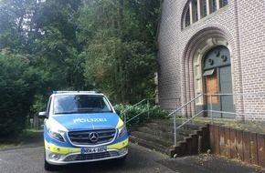 Kreispolizeibehörde Kleve: POL-KLE: Bedburg-Hau- Diebstahl/ Täter entwenden Kupferplatten von Friedhofskapelle