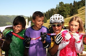 Tourismusverband Saalbach Hinterglemm: Lila Freeride-Action für Kids in Saalbach Hinterglemm! - BILD