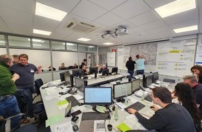 Bev&ouml;lkerungsschutz Landkreis Merzig-Wadern: KATS-LKMZG: Zugungl&uuml;ck, Stromausfall, Gefahrstoff-Freisetzung: Der Katastrophenschutz-F&uuml;hrungsstab probt f&uuml;r den Ernstfall