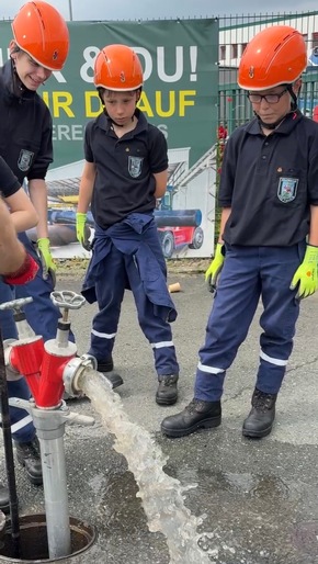 FW-EN: Jugendflamme erfolgreich abgenommen: 140 Nachwuchskräfte zeigen ihr Können in Hattingen