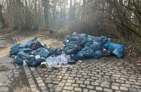 Polizei Essen: POL-E: M&uuml;lheim an der Ruhr: &Uuml;berreste einer Cannabisplantage auf Parkplatz entsorgt - Zeugen gesucht