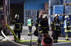 Feuerwehr Iserlohn: FW-MK: Brennende Absauganlage löst Feuerwehreinsatz aus