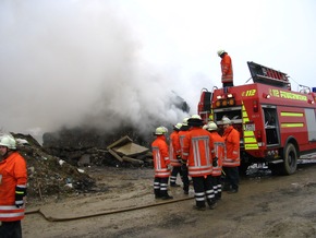 POL-STH: (ber) Großbrand auf Sachsenhäger Mülldeponie