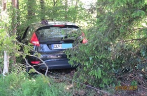 Polizeiinspektion Oldenburg-Stadt / Ammerland: POL-OL: +++Trecker kollidiert mit Pkw -zwei Personen verletzt+++