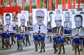 dpa Picture-Alliance GmbH: Bundesrepublik Deutschland, DDR und Mauerfall - picture alliance zeigt Geschichte Deutschlands in drei Portalen