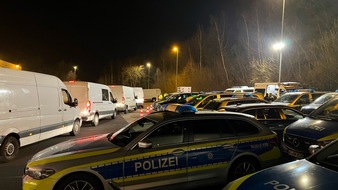 Polizeipräsidium Osthessen: POL-OH: Kontrolle von Kleintransportern in Niederaula: Zahlreiche Verstöße festgestellt - in 14 Fällen musste die Weiterfahrt untersagt werden