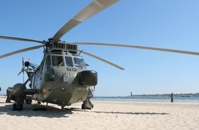 Presse- und Informationszentrum Marine: Sicherheitslandung eines Marinehubschraubers an der Kieler Förde