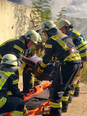 FW-EN: Jahresübung der Feuerwehr Herdecke - 14 Verletzte durch Gebäudeeinsturz nach Explosion