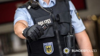 Bundespolizeidirektion München: Bundespolizeidirektion München: Polizeikontrolle endet mit Pfeffersprayeinsatz