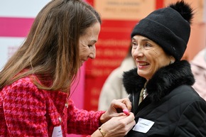 PINK CUBE setzt in Baden mit Politik und Partnern ein starkes Zeichen für die Brustkrebsfrüherkennung