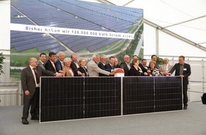 SIGNAL IDUNA Gruppe: Grüner Strom aus Sachsen: Europas größter Solarpark wurde eröffnet
