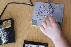 Rheinland-Pfälzische Technische Universität Kaiserslautern-Landau (RPTU): Tüfteln im Team: RPTU lädt Kinder und Jugendliche ins SciTec-Labor ein