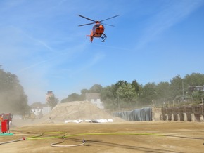FW-Heiligenhaus: Fahrzeug stürzt vier Meter in die Tiefe - Eine Person befreit. (Meldung 17/2019)