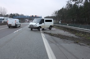 Polizeidirektion Kaiserslautern: POL-PDKL: A6/Kaiserslautern, Wegen Fahrstreifenwechsel in die Schutzplanken gekracht.