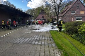 Kreisfeuerwehr Rotenburg (Wümme): FW-ROW: Brennender Rasenmäher entzündet fast Scheune