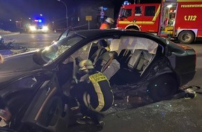 Feuerwehr Dortmund: FW-DO: Zwei Personen durch Verkehrunfall verletzt