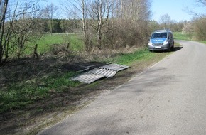 Polizeidirektion Bad Segeberg: POL-SE: Lentföhrden:  Polizei bittet um Zeugenhinweise zu aufgefundenen Asbestplatten