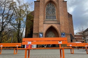 Polizei Bonn: POL-BN: Nein zu Gewalt an Frauen - Polizeipräsidium Bonn stellt orangefarbene Bank auf