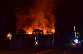 POL-STD: Werkstattgebäude in Neukloster abgebrannt - 500.000 Euro Sachschaden - keine Verletzten