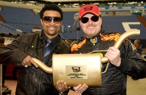 ProSieben: Crash-Duo mit Sonnenbrille: Shaggy und Stefan Raab