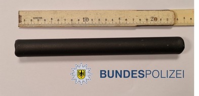 Bundespolizeidirektion Sankt Augustin: BPOL NRW: Jugendlicher mit Eisenstange bedroht: Bundespolizei stellt 16-jährigen Tatverdächtigen