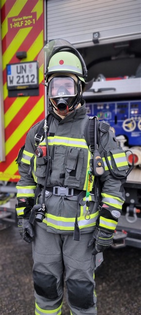 FW-WRN: Besserer Schutz für die Feuerwehr - Offizielle Übergabe der neuen Einsatzbekleidung