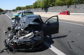 Polizei Bielefeld: POL-BI: Komplettsperrung nach Auffahrunfall auf der A 30