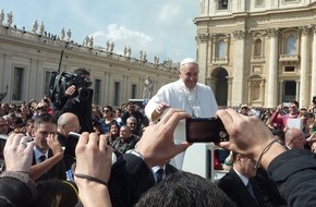 ZDF: "Tango im Vatikan - Papst Franziskus verändert die Kirche" /  ZDF-Dokumentation bilanziert das erste Jahr des argentinischen Pontifex (FOTO)
