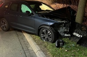 Freiwillige Feuerwehr Gemeinde Schiffdorf: FFW Schiffdorf: Pkw prallt gegen Baum - Fahrerin kommt verletzt ins Krankenhaus