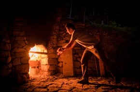 Freilichtmuseum Ballenberg: Calcination de la chaux au Musée suisse en plein air, un artisanat millénaire