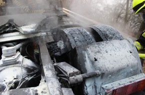Kreispolizeibehörde Olpe: POL-OE: LKW-Reifen brennt - Veränderungen an der Bremsanlage Ursache