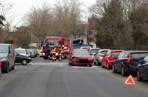 Polizei Düren: POL-DN: Unfall nach Wendemanöver