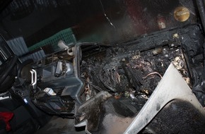 Kreispolizeibehörde Höxter: POL-HX: Fahrerkabine ausgebrannt