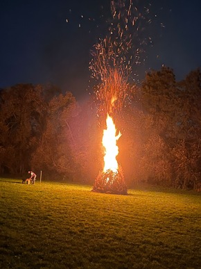 FW Hennef: Feuerwehr Hennef unterstützt Martinszüge