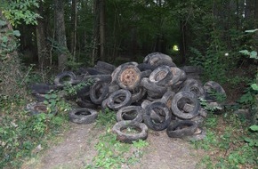 Polizeiinspektion Nienburg / Schaumburg: POL-NI: 200 Altreifen in Waldgrundstück entsorgt