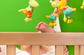 Verbraucherzentrale Nordrhein-Westfalen e.V.: „Ungiftig“? Kaum Nachweise für grüne Werbeaussagen bei Babybetten