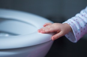 Nano-Care Deutschland AG: Unsichtbare Selbstdesinfektion: "Wischbares Glas" ermöglicht permanente Hygiene und Infektionsschutz durch antimikrobielle Oberflächen
