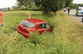 Polizei Rheinisch-Bergischer Kreis: POL-RBK: Kürten - Pkw-Fahrerin bei Alleinunfall schwer verletzt
