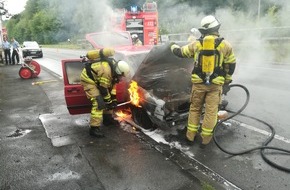 Freiwillige Feuerwehr Menden: FW Menden: PKW Brand ohne Verletzte auf der B7