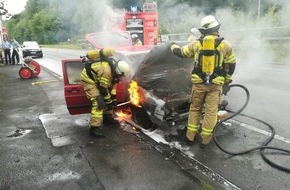 Freiwillige Feuerwehr Menden: FW Menden: PKW Brand ohne Verletzte auf der B7