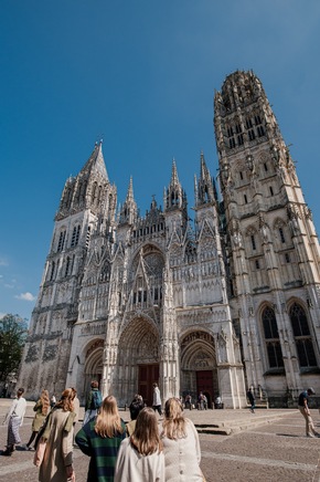 PM Kunstvolle Lichtershow in der Kathedrale von Rouen