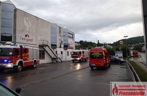 Feuerwehr Plettenberg: FW-PL: OT-Stadtmitte. Explosionsartiger Knall sorgt für erweiterte Alarmierung der Rettungskräfte