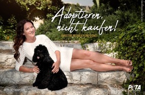 PETA Deutschland e.V.: Christine Neubauer und Hund Gismo für PETA: "Adoptieren, nicht kaufen!"