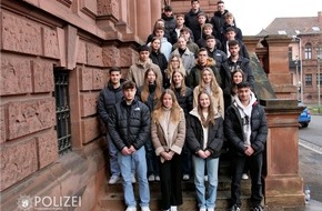 Polizeipräsidium Westpfalz: POL-PPWP: Polizeistudenten zu Besuch im Präsidium