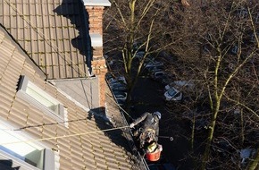Industrie Kletterer Hamburg: Saubere Dachrinnen verhindern Wasserschäden
