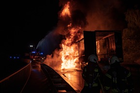 FW-MK: Brennender Sattelzug am Stenglingser Weg