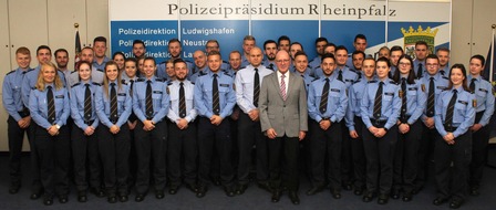 Polizeipräsidium Rheinpfalz: POL-PPRP: "Neue" Polizisten fürs Polizeipräsidium Rheinpfalz